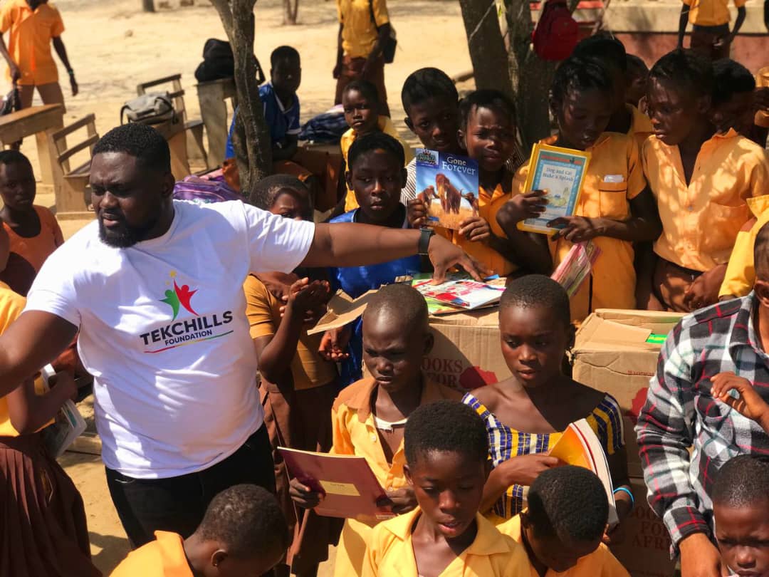 Children from a rural Ghana community supported by the TEKCHILLS Foundation