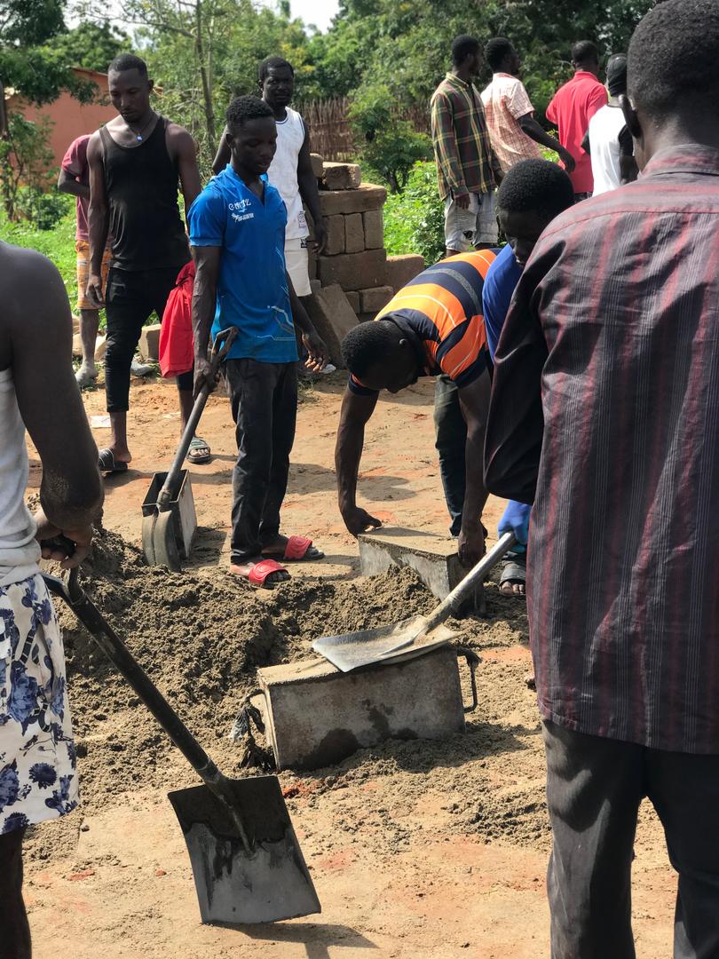Children from a rural Ghana community with the TEKCHILLS Foundation